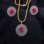 Diamond pendant set