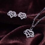 Diamond pendant set